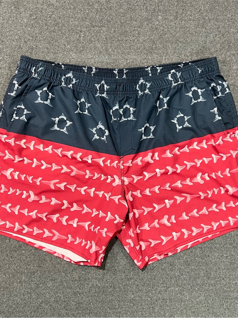 AFTCO Megladon 7” Swim Trunks Shorts Size XXL Sharktooth Print Red White Blue